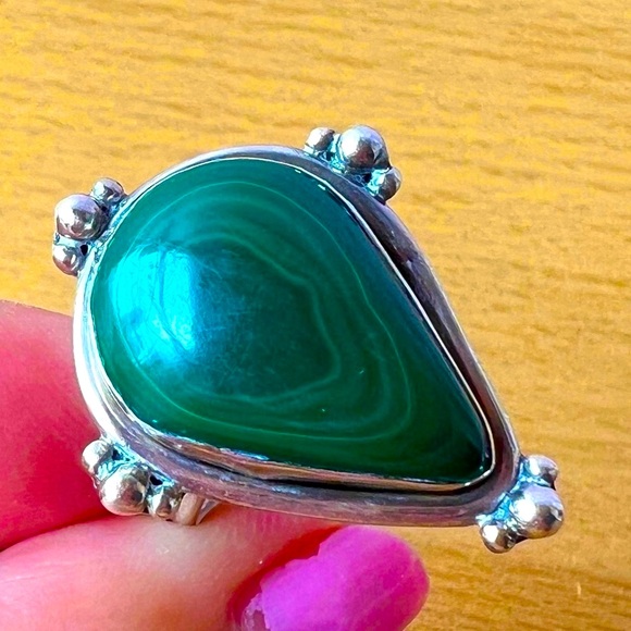 VINTAGE LARGE NAVAJO SOUTHWESTERN NATIVE AMERICAN MALACHITE RING 925 STERLING